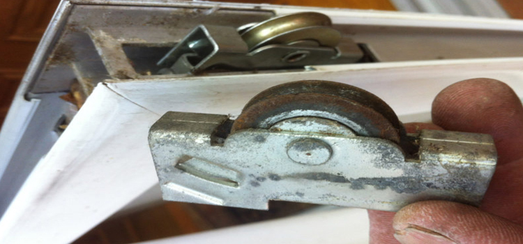 screen door roller repair in Old Torotno